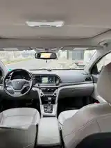 Hyundai Elantra, 2017-6