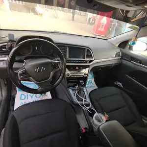 Hyundai Elantra, 2018