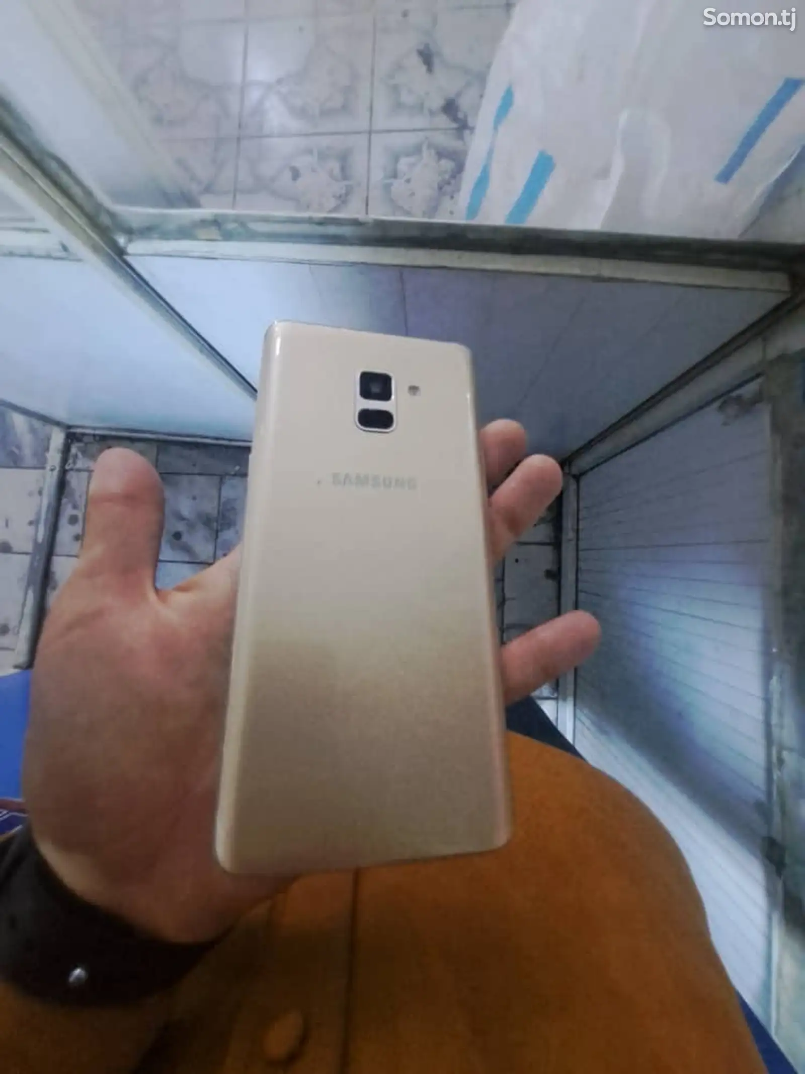 Samsung Galaxy A8+-3