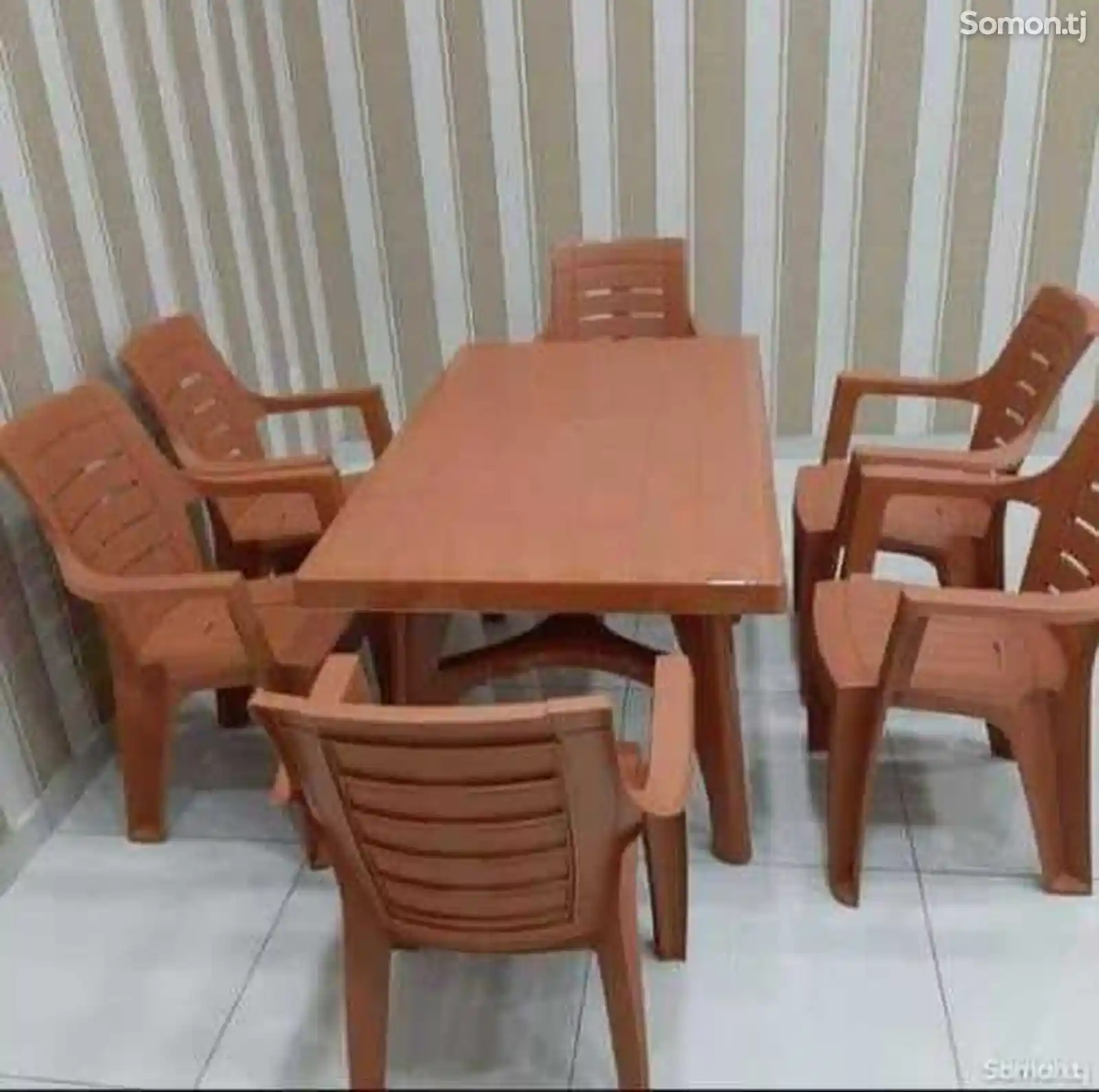 Стол и стулья на 6 персон-1