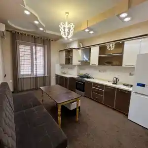 3-комн. квартира, 5 этаж, 100м², Ул мира