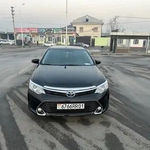 Toyota Camry, 2016