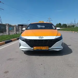 Hyundai Elantra, 2022