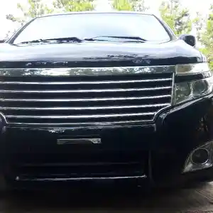 Nissan Elgrand, 2014