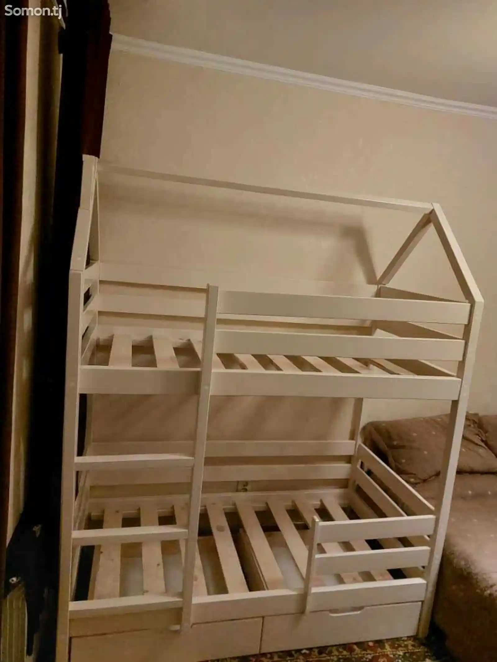 Детская двухъярусная кровать-4
