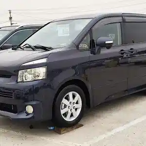 Toyota Voxy, 2008