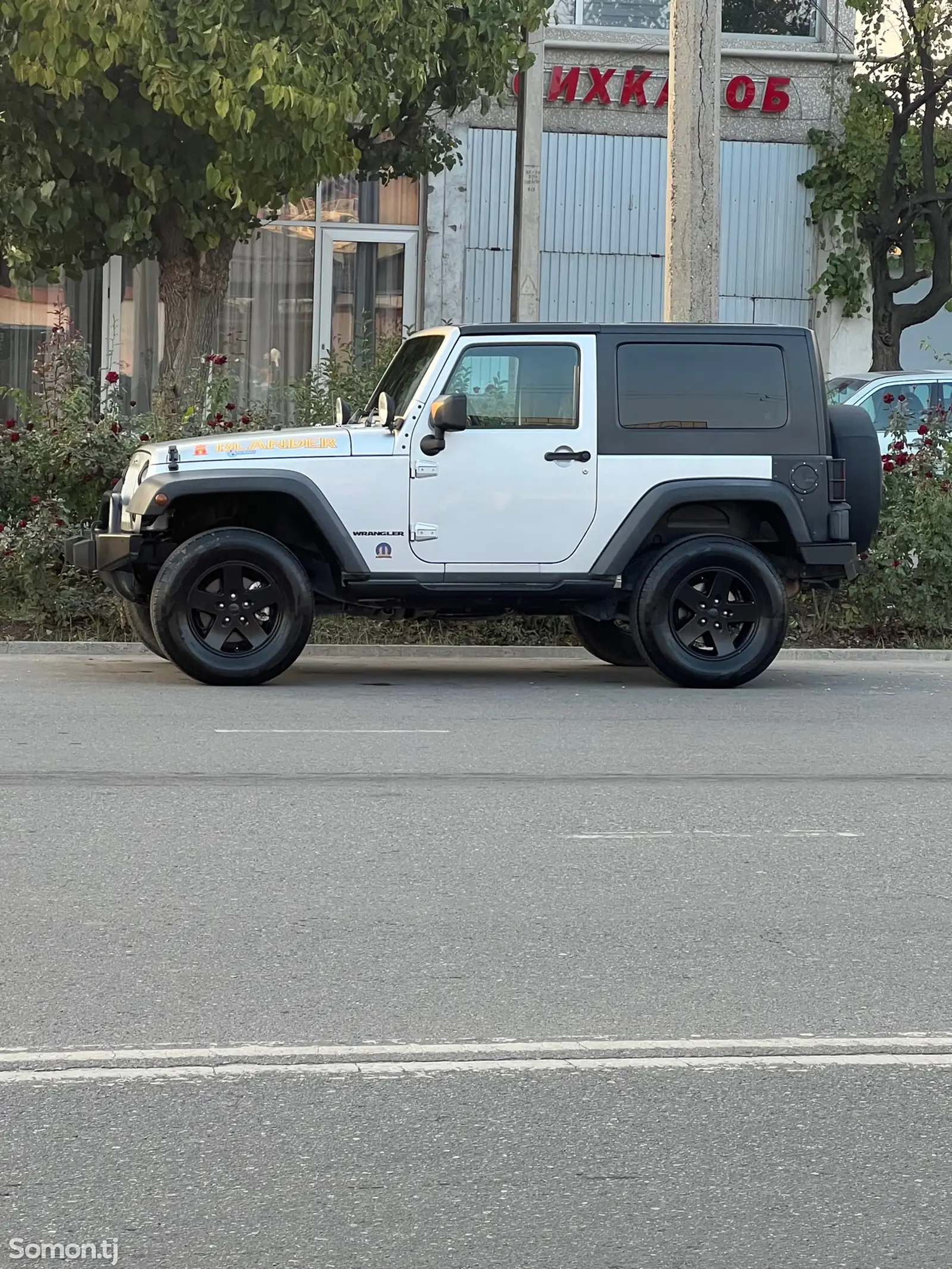 Заднее боковое стекло багажника от машины Jeep wrangler jk