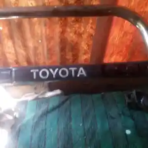 Бампер от Toyota Land Cruiser