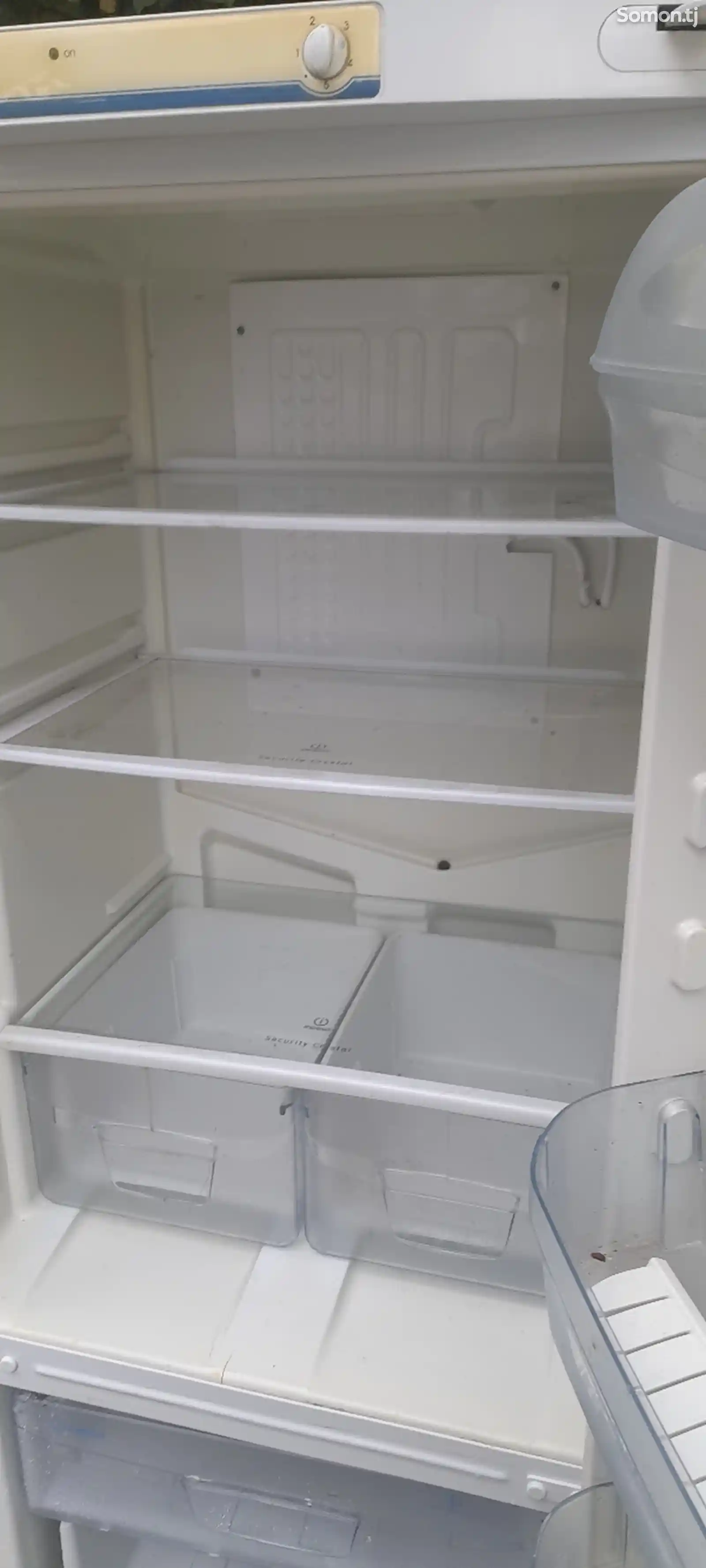 Холодильник индезит 167 см-6