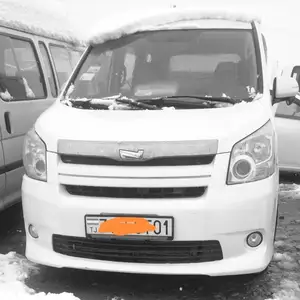 Toyota Noah, 2009