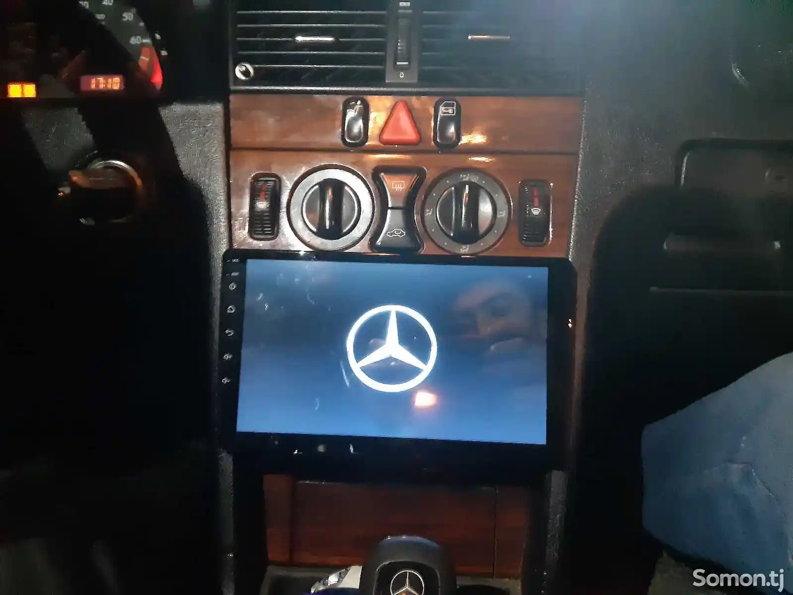 Штатный монитор для Mercedes-Benz-1