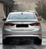 Hyundai Elantra, 2017-4