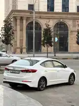 Hyundai Elantra, 2017-3