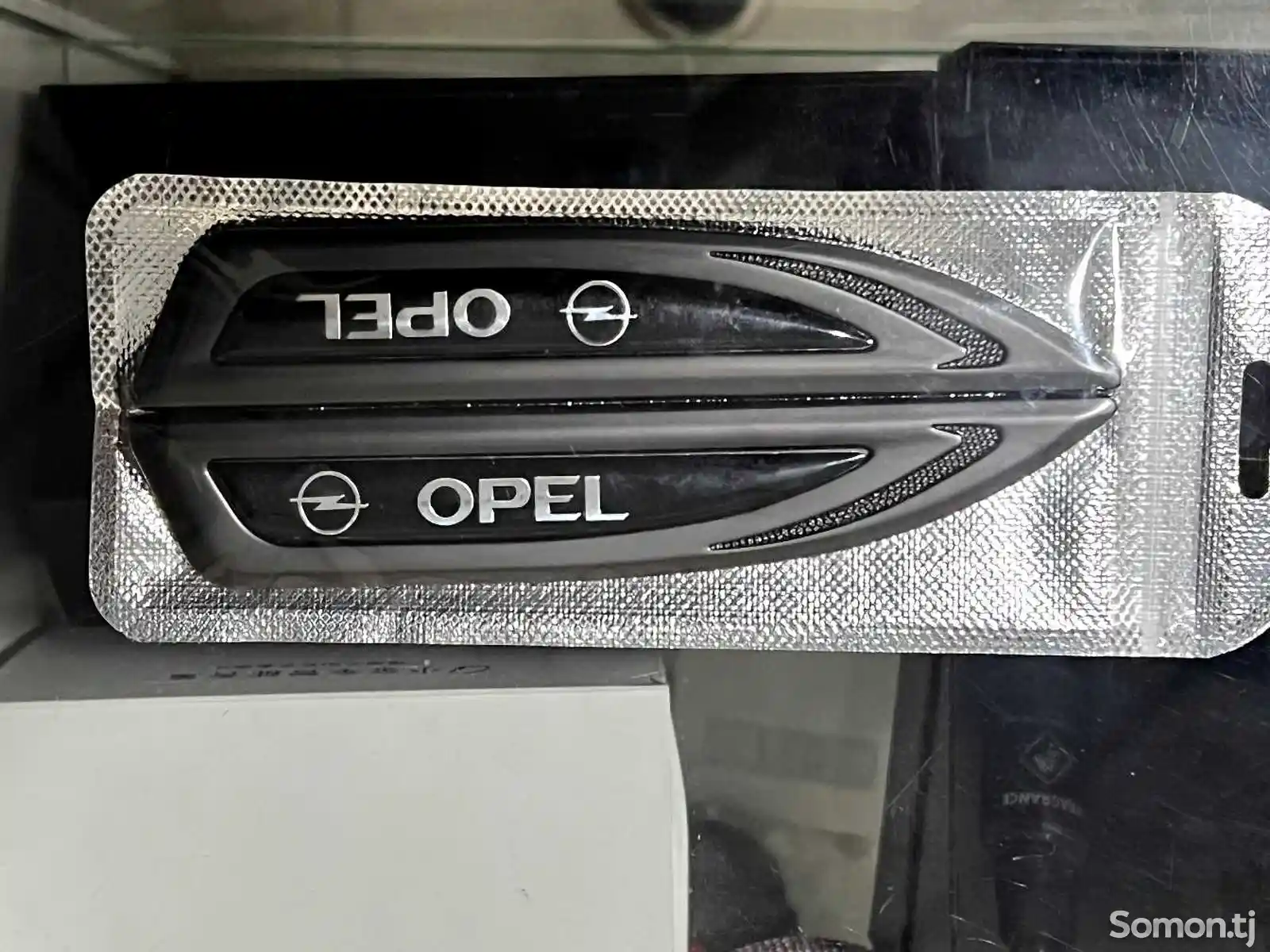 Металлический шильдик от Opel-2