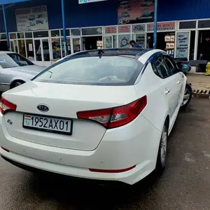 Kia K5, 2011