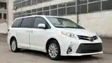 Toyota Sienna, 2016-3