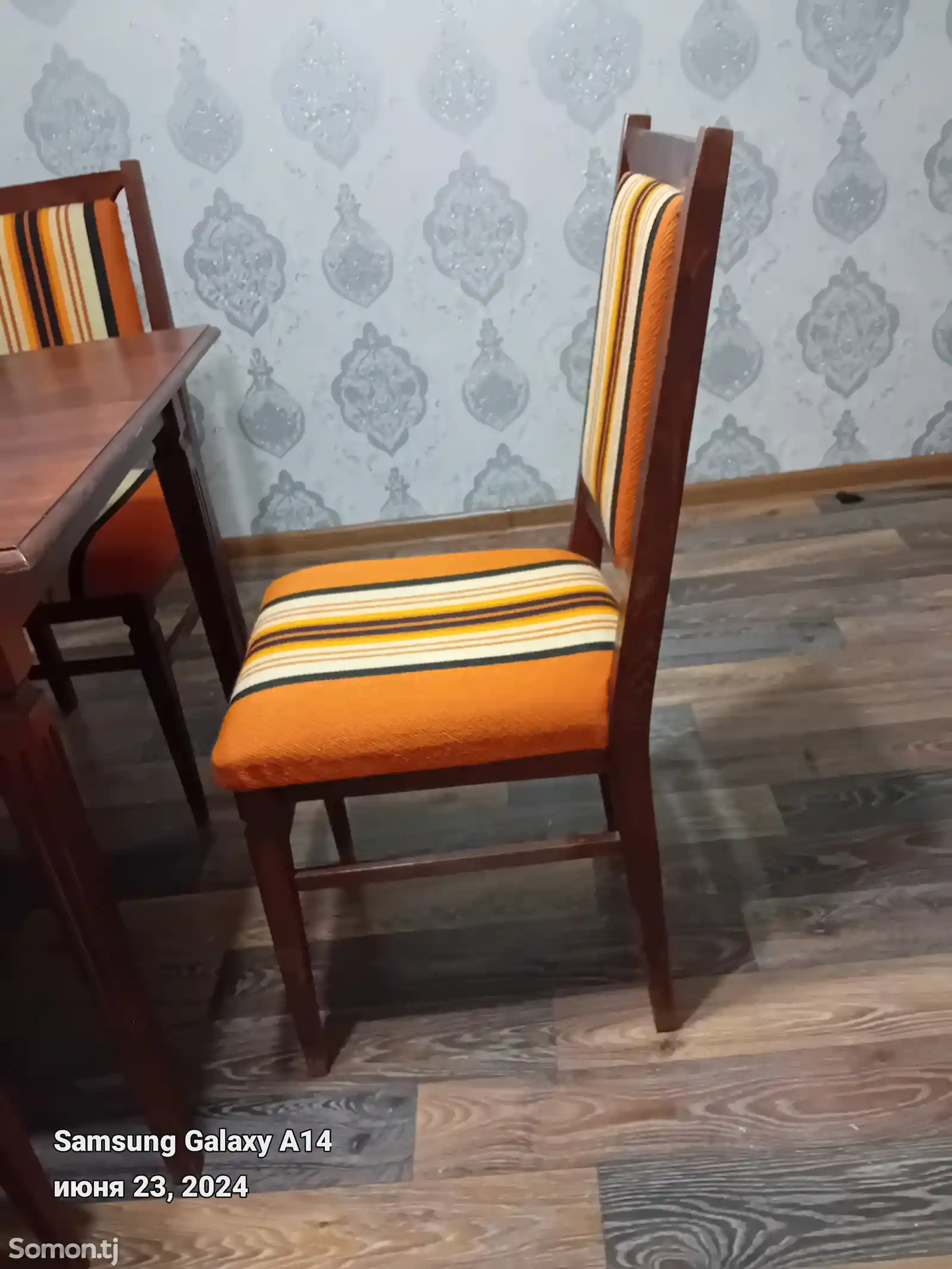 Деревянный стол с 6 стульями-2