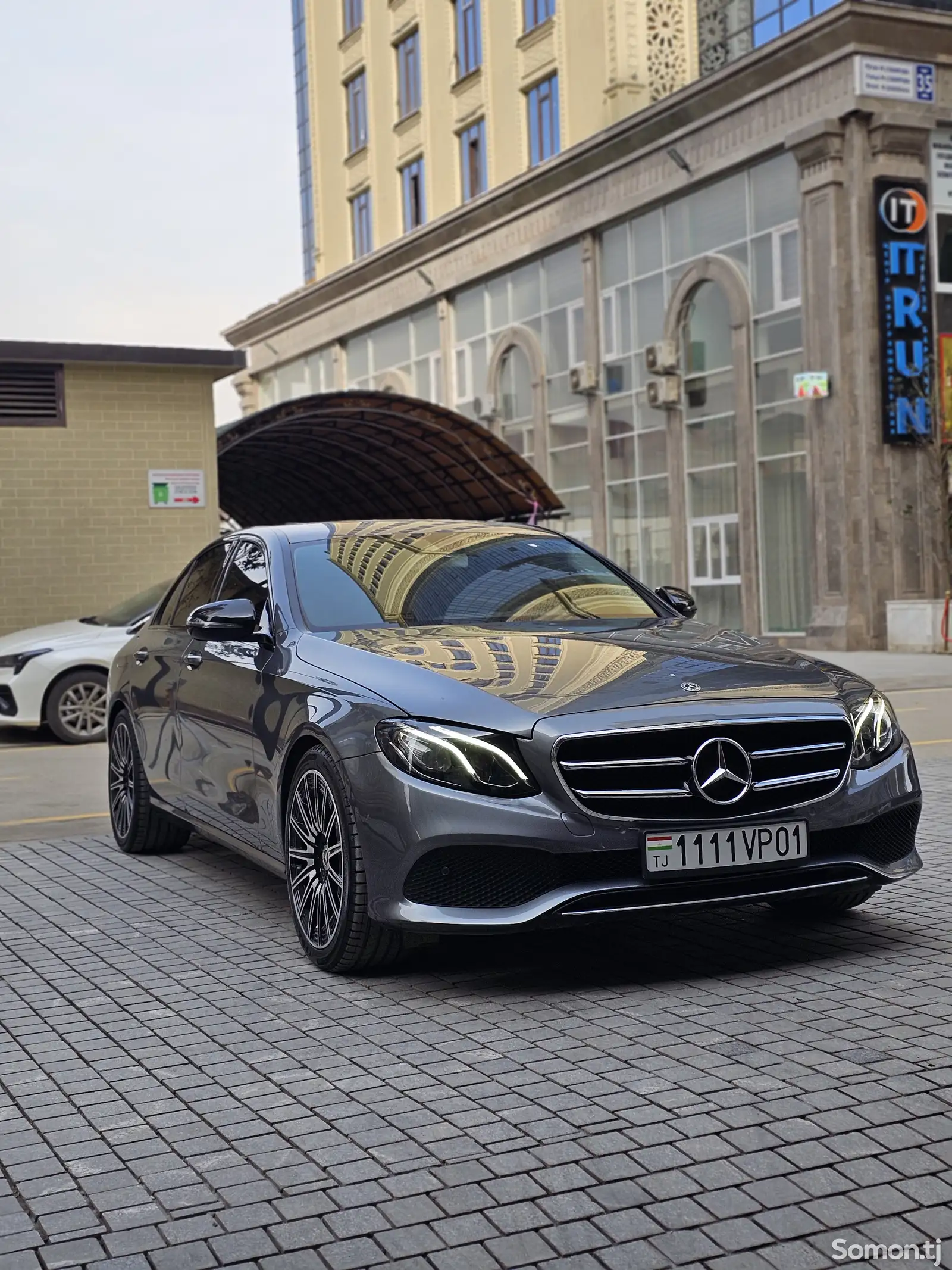 Mercedes-Benz E class, 2019-1