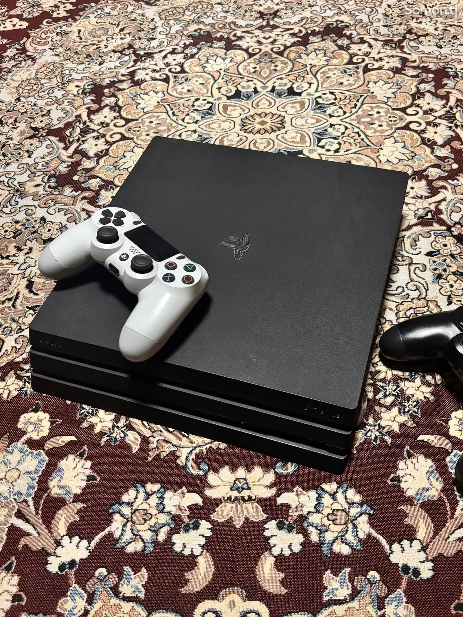 Игровая приставка PlayStation 4 Pro-1