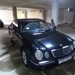 Mercedes-Benz E class, 2000