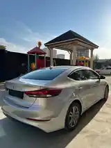 Hyundai Elantra, 2018-8