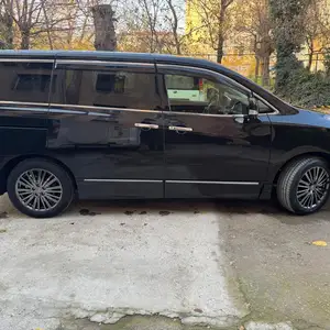 Nissan Elgrand, 2016