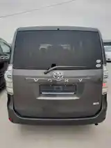 Toyota Voxy, 2011-6