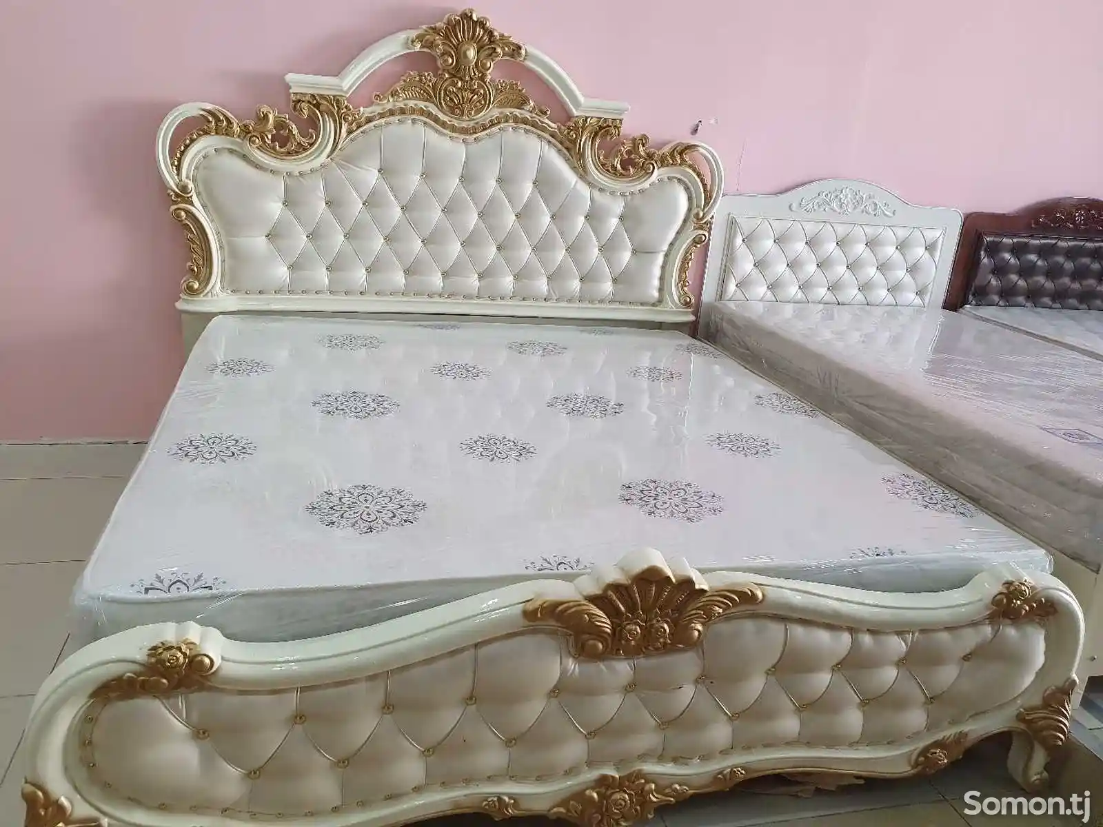 Королевская двуспальная кровать-1