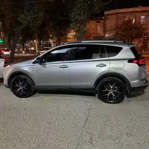 Toyota RAV 4, 2017