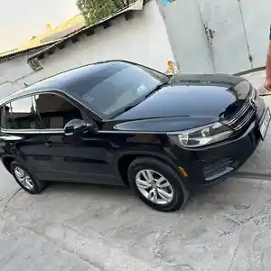 Volkswagen Tiguan, 2012