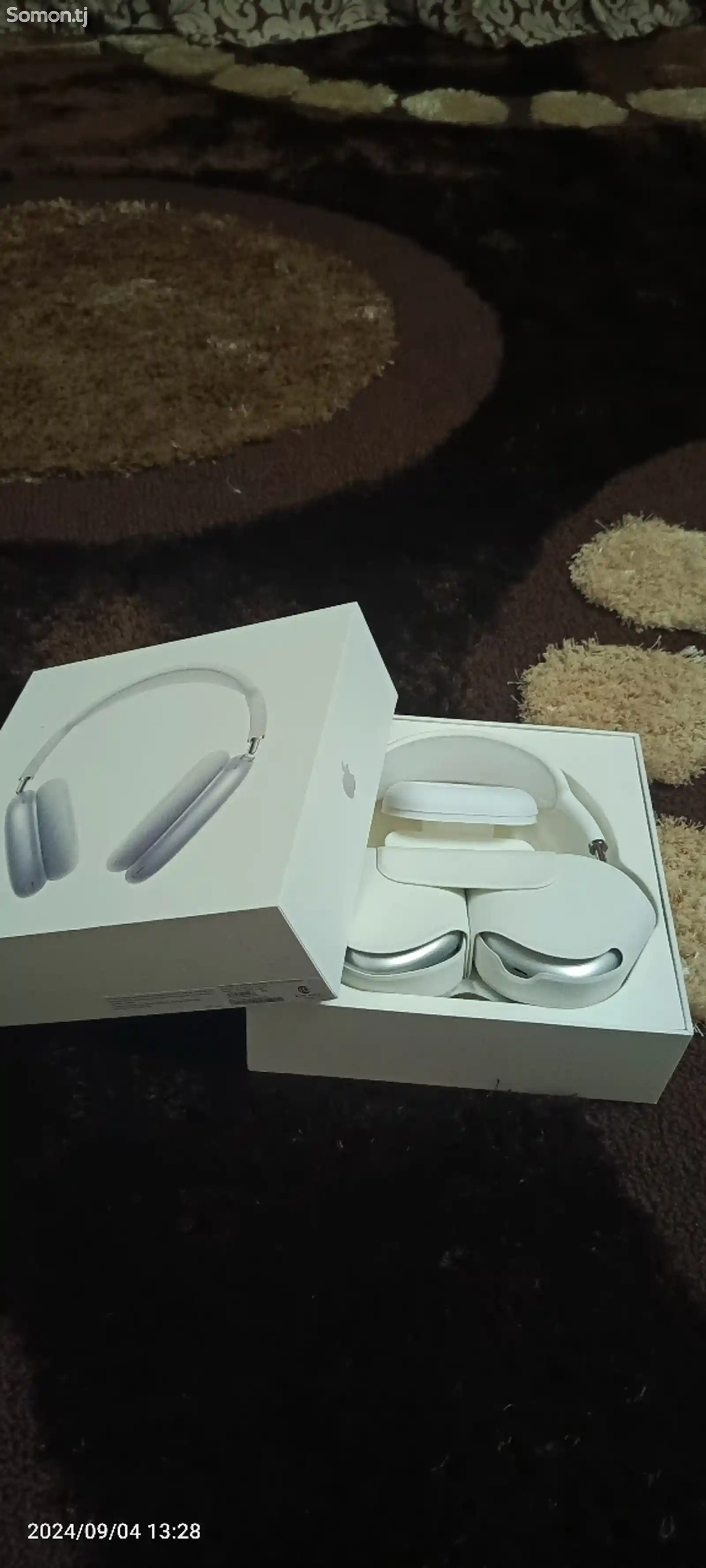 Apple air pods max-1