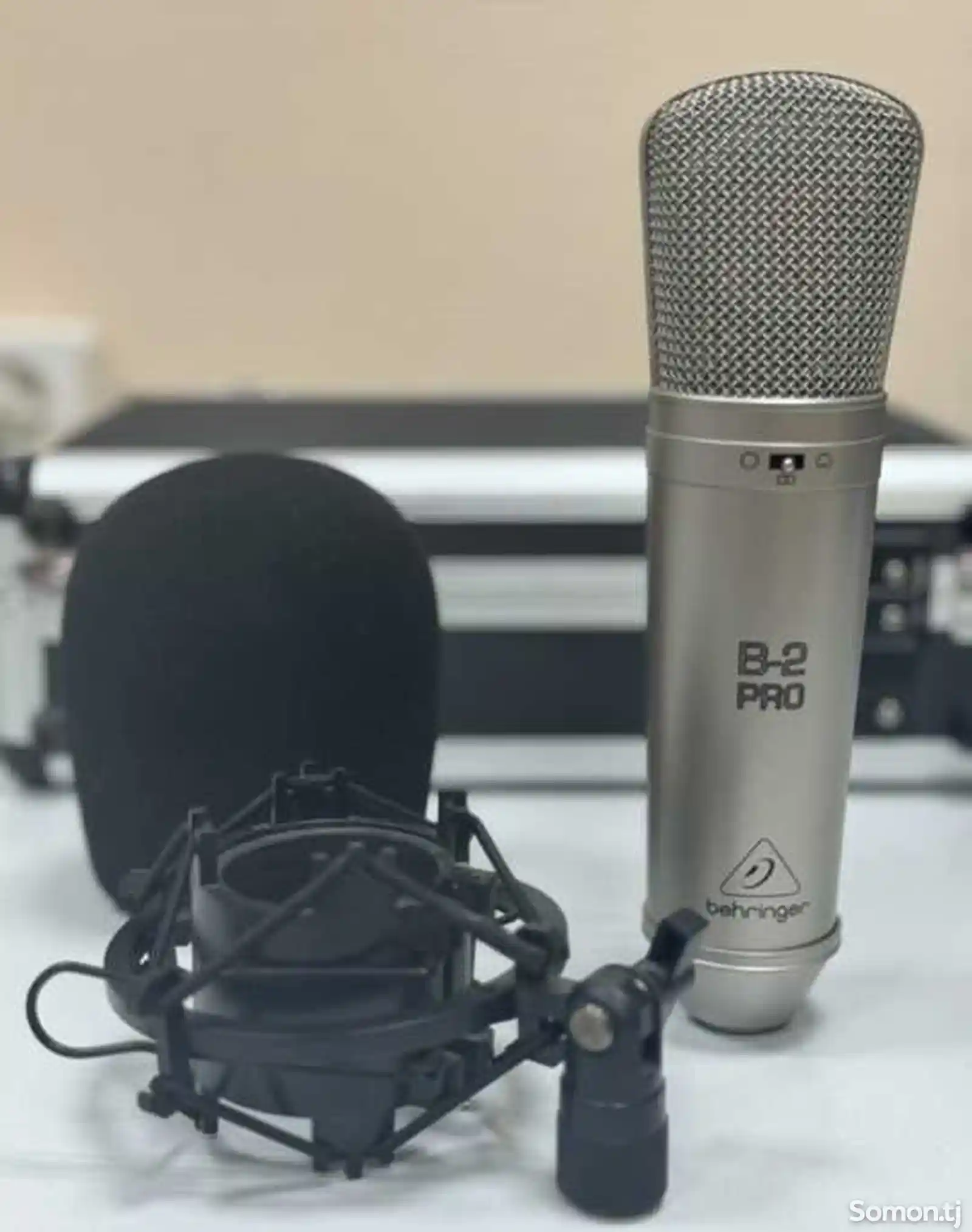Студийный микрофон Behringer B2 pro