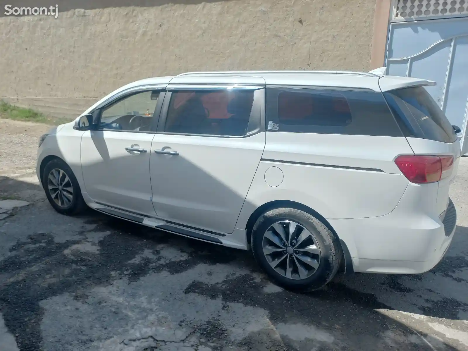 Kia Carnival, 2015-4