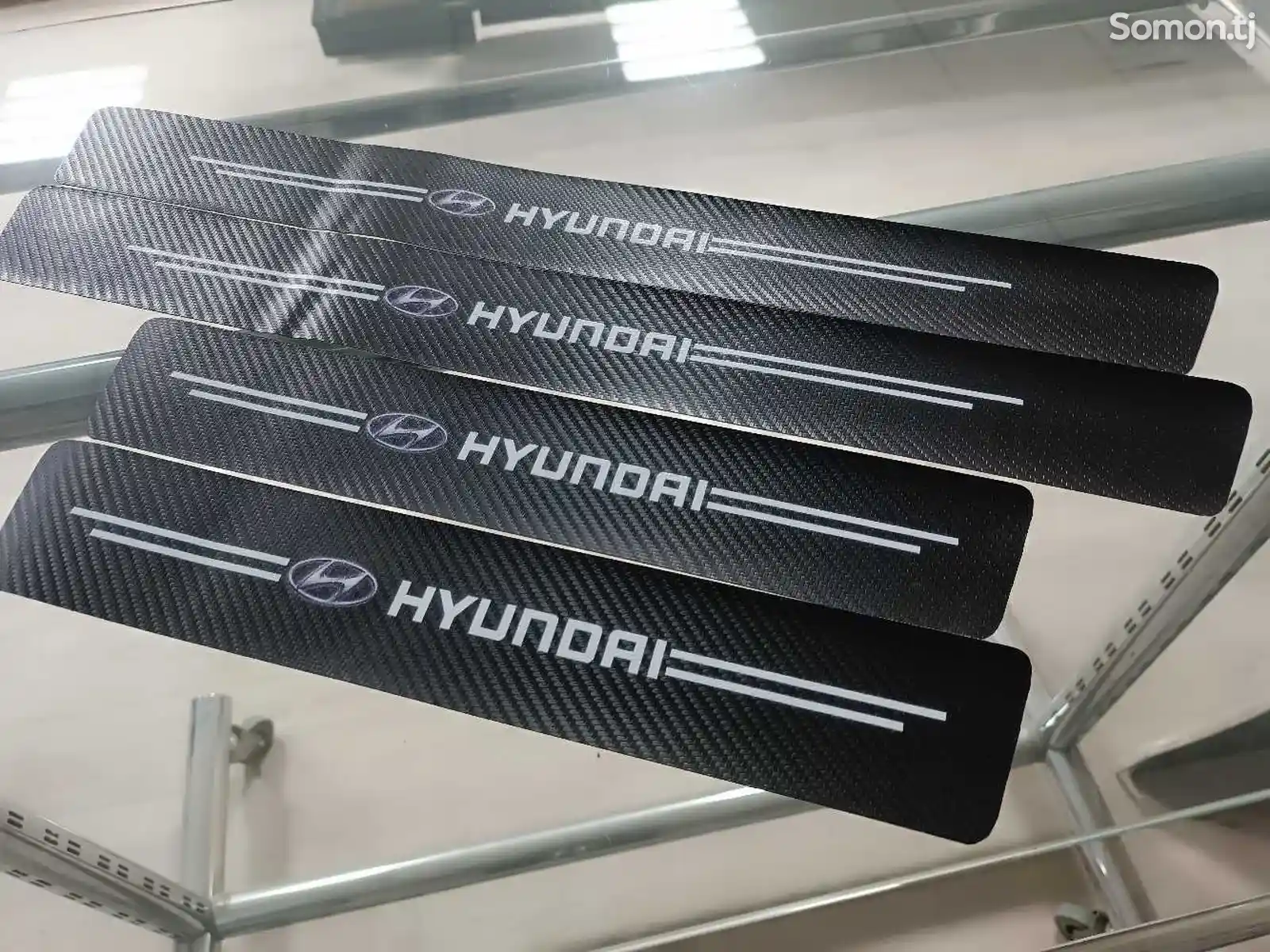 Защитные наклейки на пороги Hyundai-1