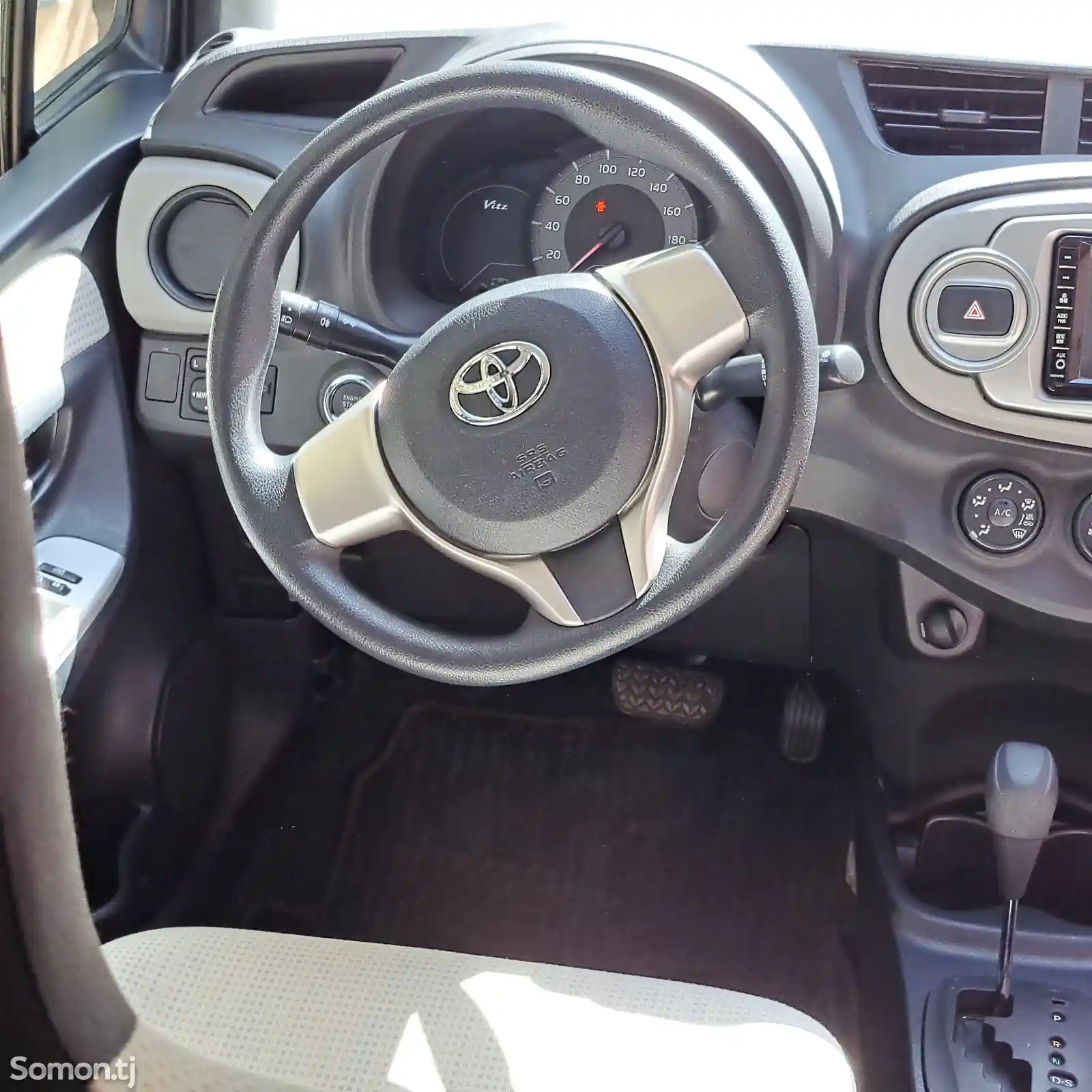 Toyota Vitz, 2015-12