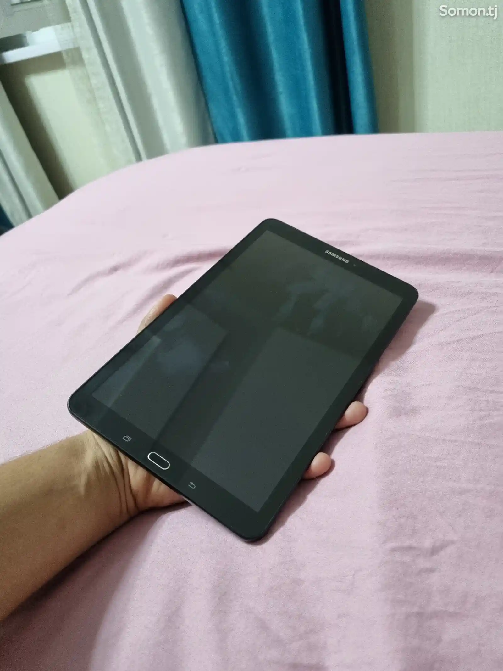 Планшет Samsung Galaxy Tab E-1