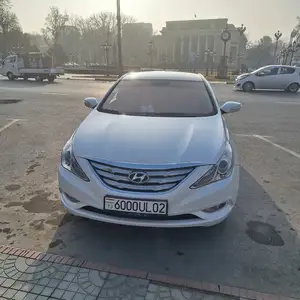 Hyundai Sonata, 2010