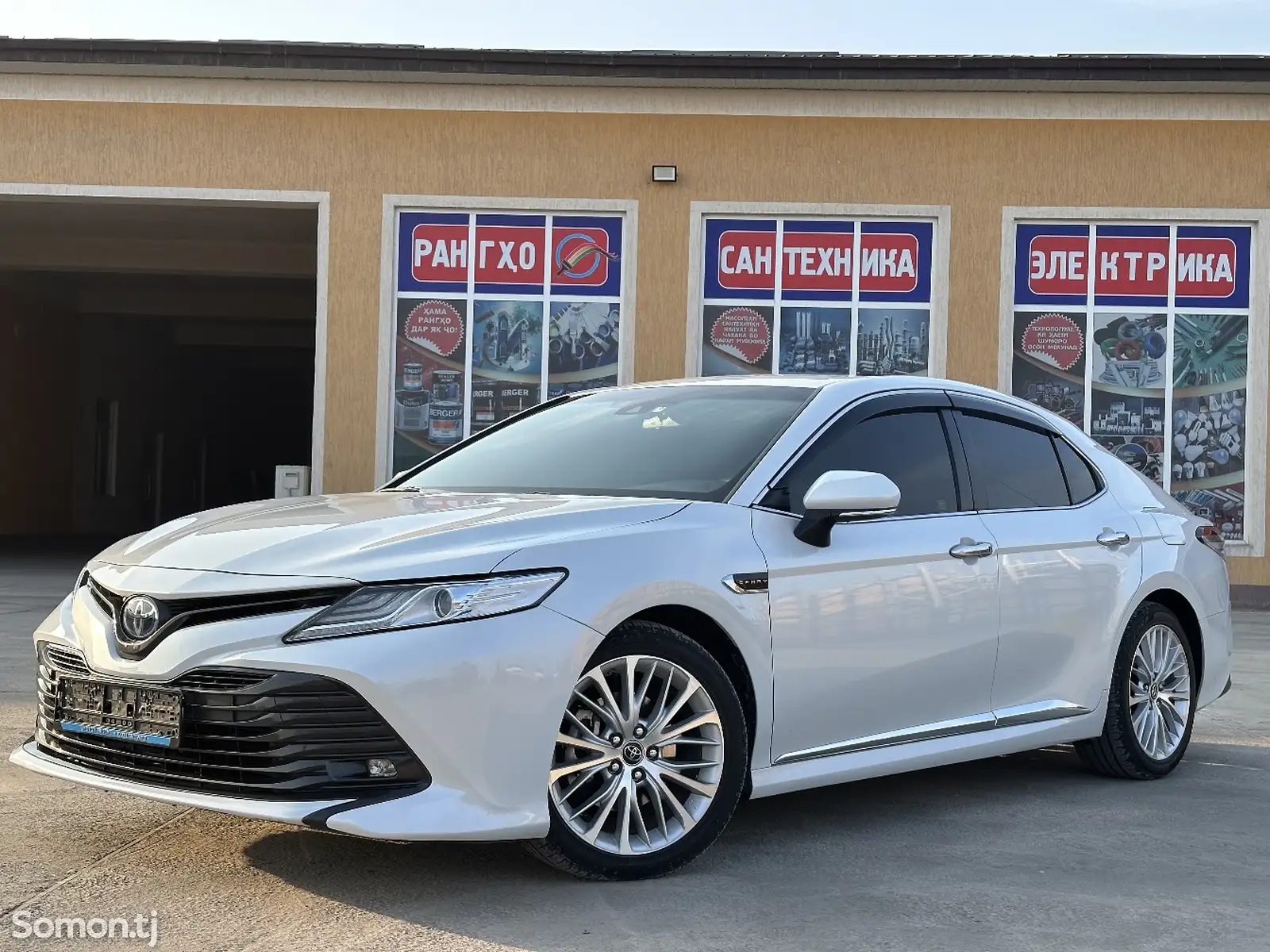 Toyota Camry, 2018-1