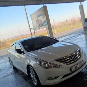 Hyundai Sonata, 2011