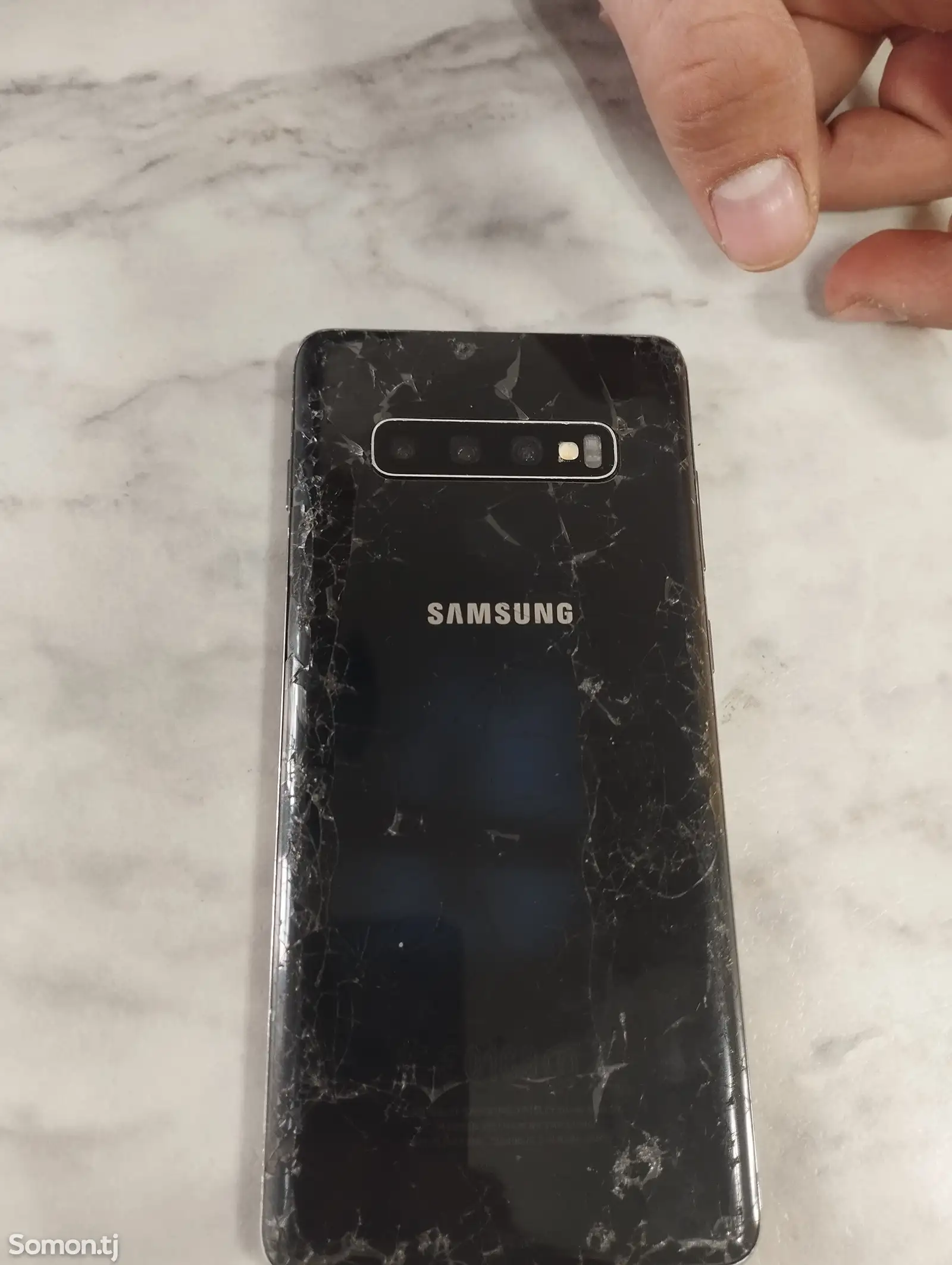 Samsung Galaxy S10 Plus-1