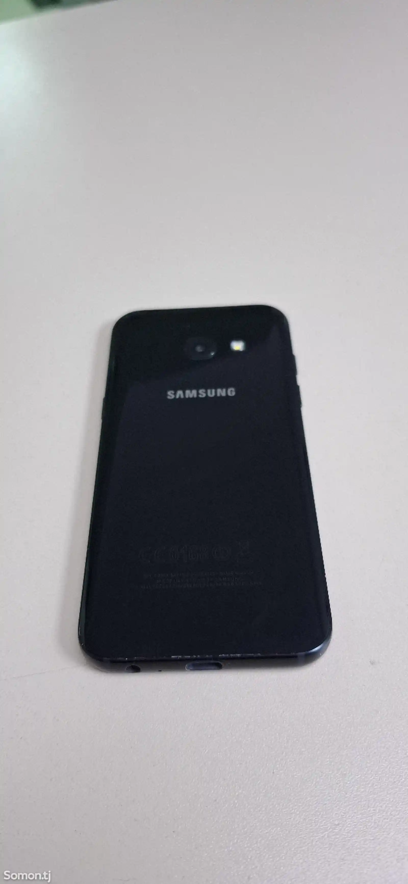 Samsung Galaxy A3 2017-3