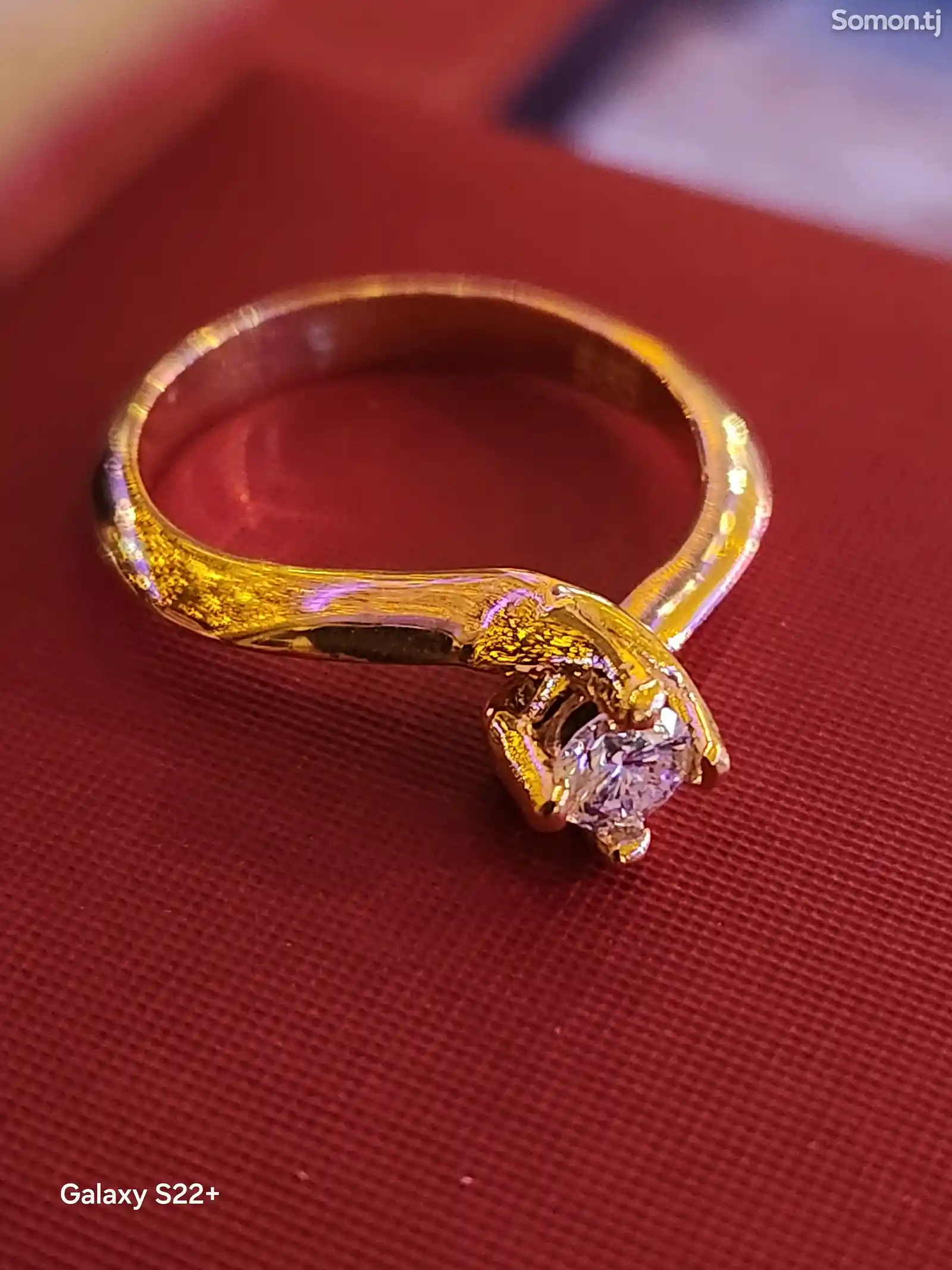 Золотое кольцо с бриллиантом-3
