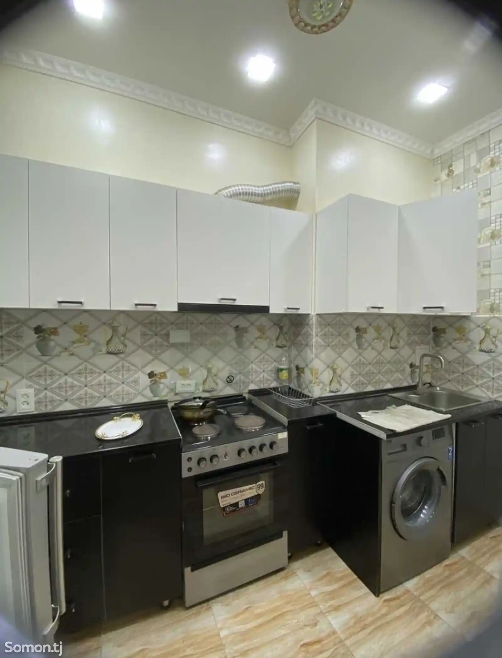 2-комн. квартира, 6 этаж, 65м², Цирк-3