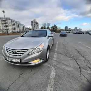 Hyundai Sonata, 2011