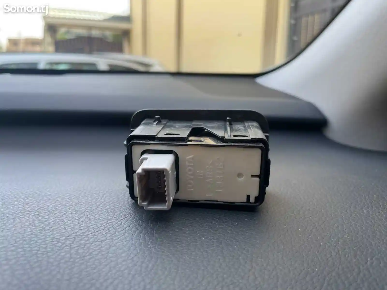 Кнопка стеклоподъёмника от Lexus RX 2018-1