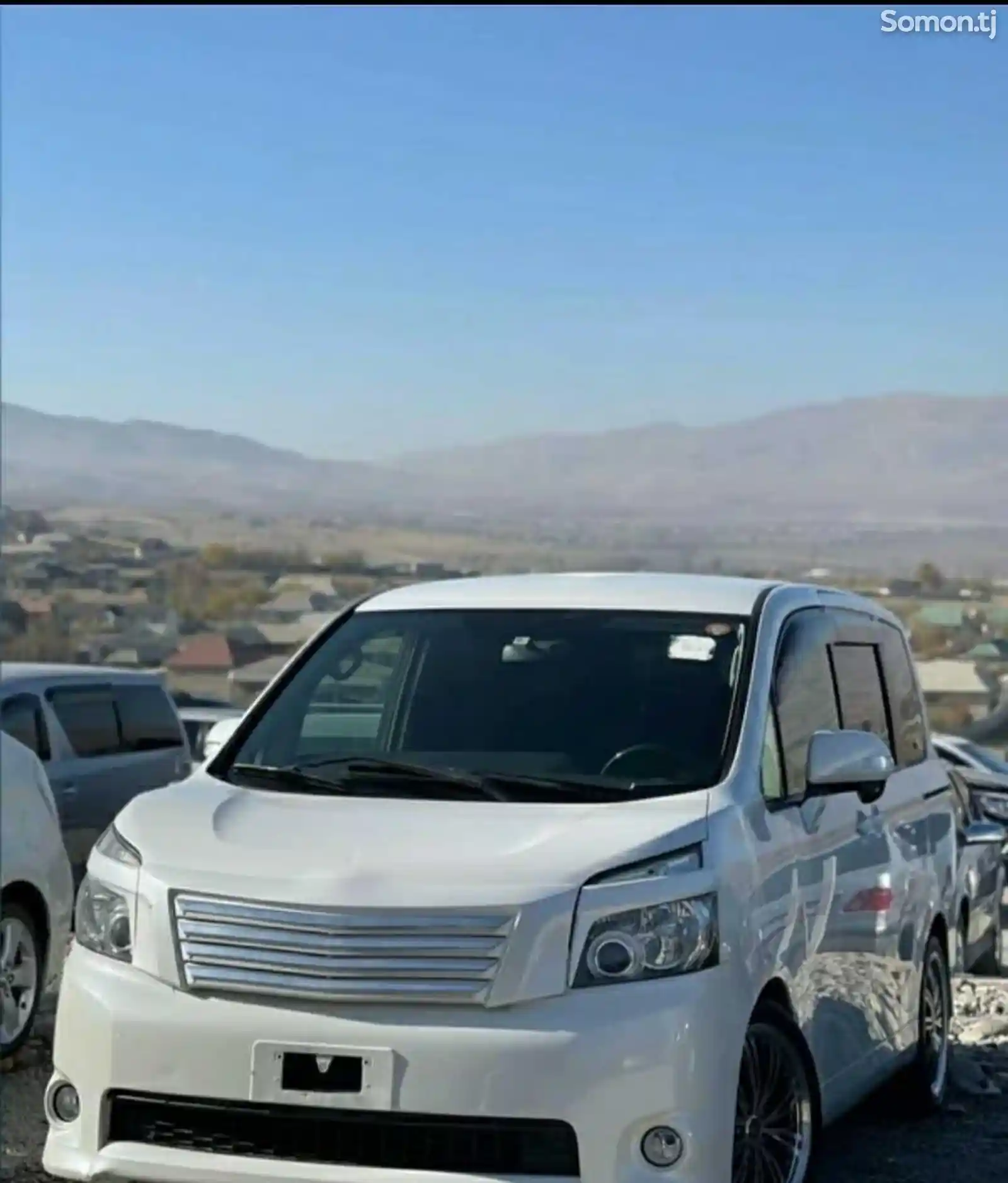 Лобовое стекло от Toyota Voxy