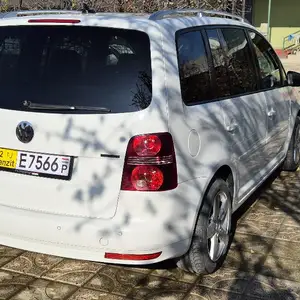 Volkswagen Touran, 2010