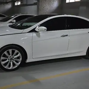 Hyundai Sonata, 2011