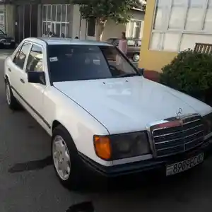 Mercedes-Benz W124, 1987