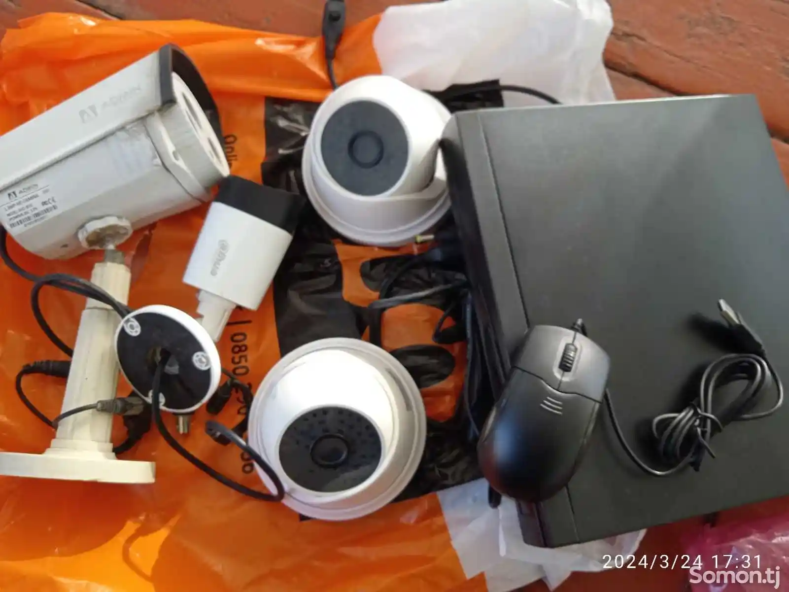 Камеры видеонаблюдения и база